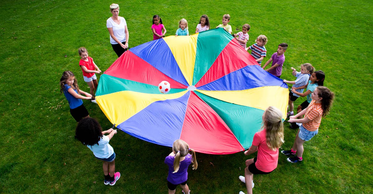 Kids with parachute