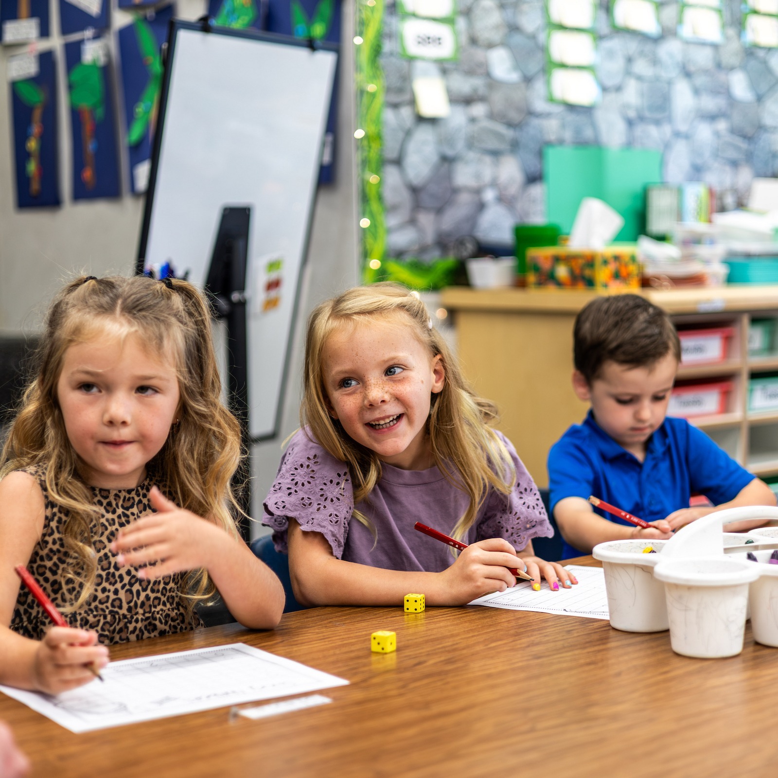 elementary students play a learning game