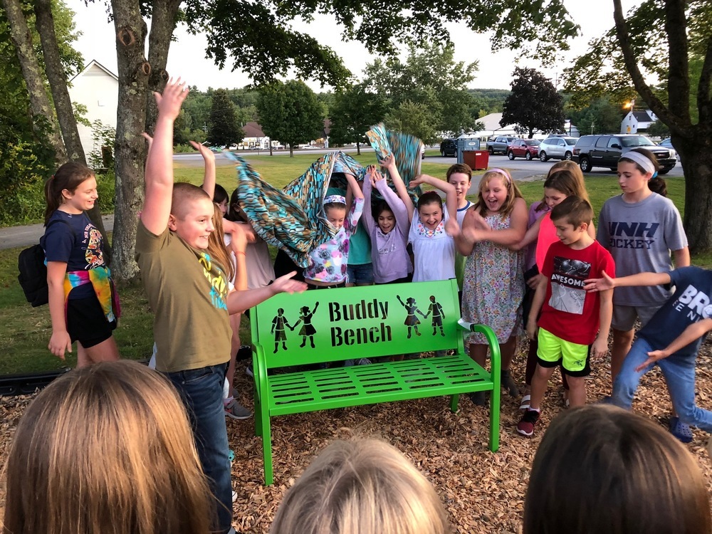 MES Students Reveal Buddy Bench!