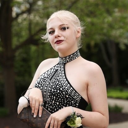 Senior Prom Photo of Miley McKellar