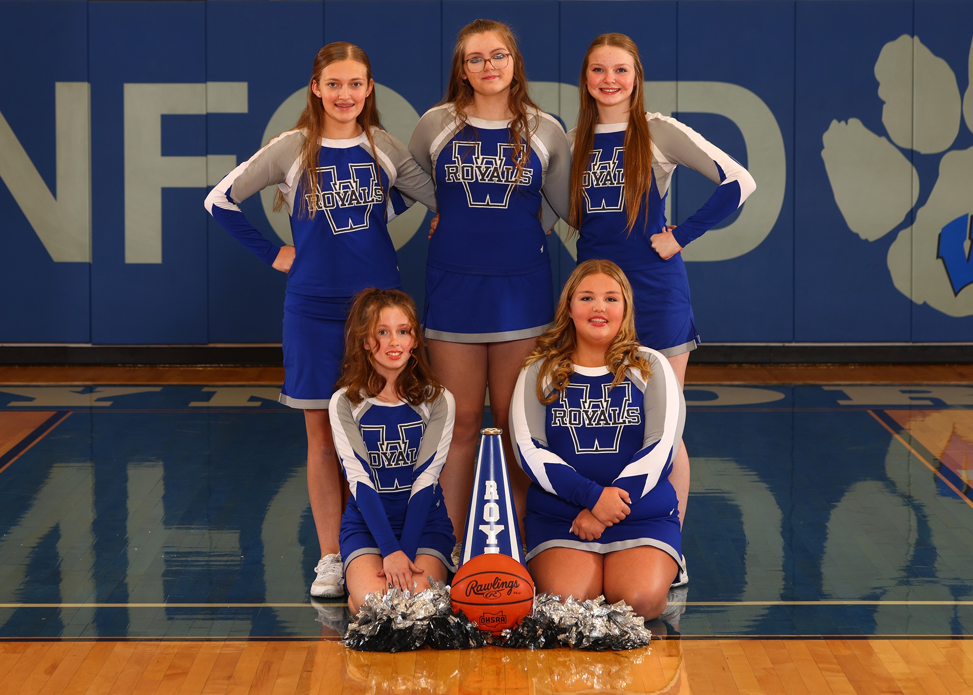 Middle School Cheerleaders