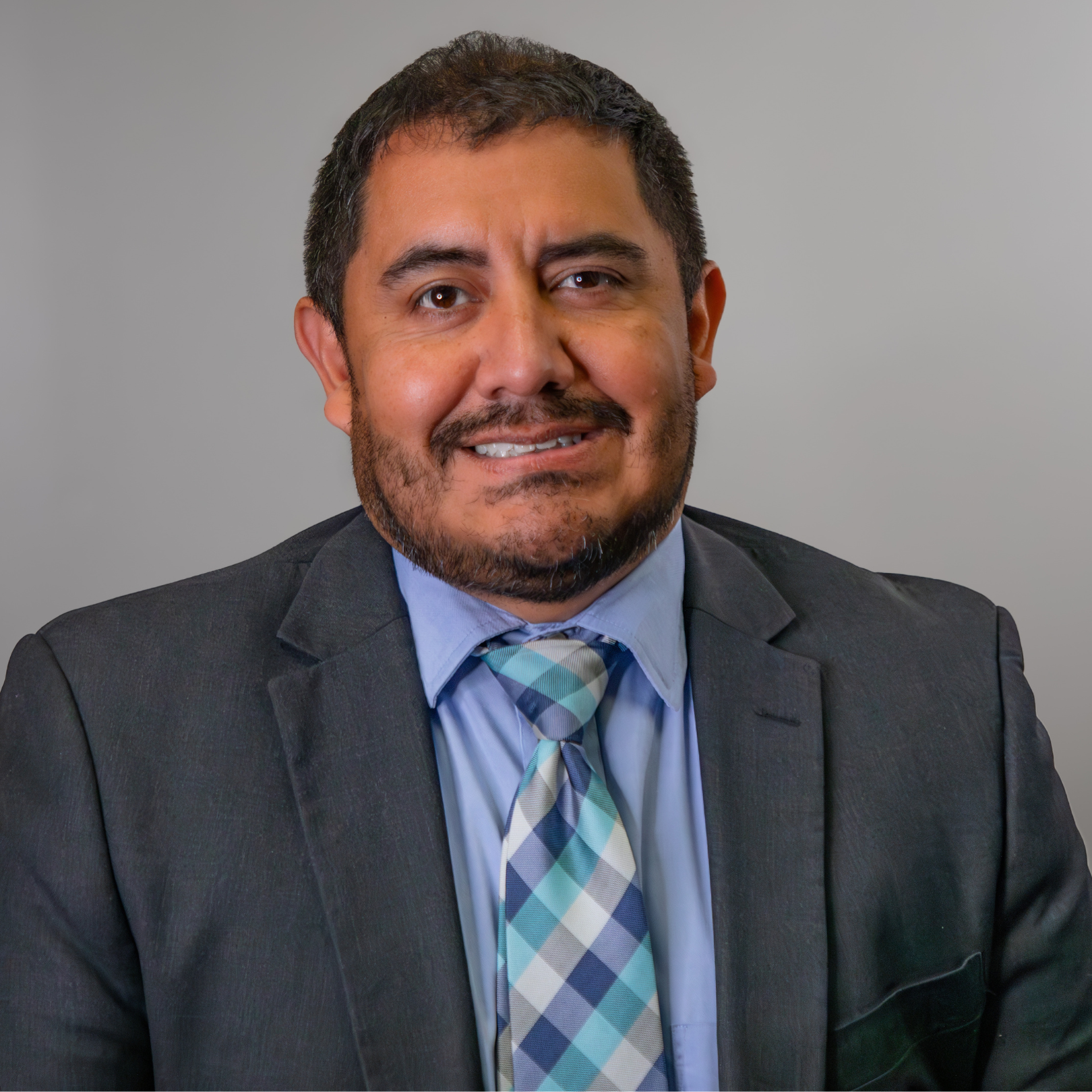 Director interino, Sr. Luis Hinojosa