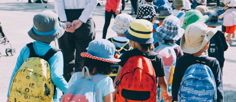 kids walking into school