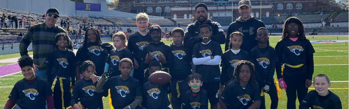 A team photo of a school football team.