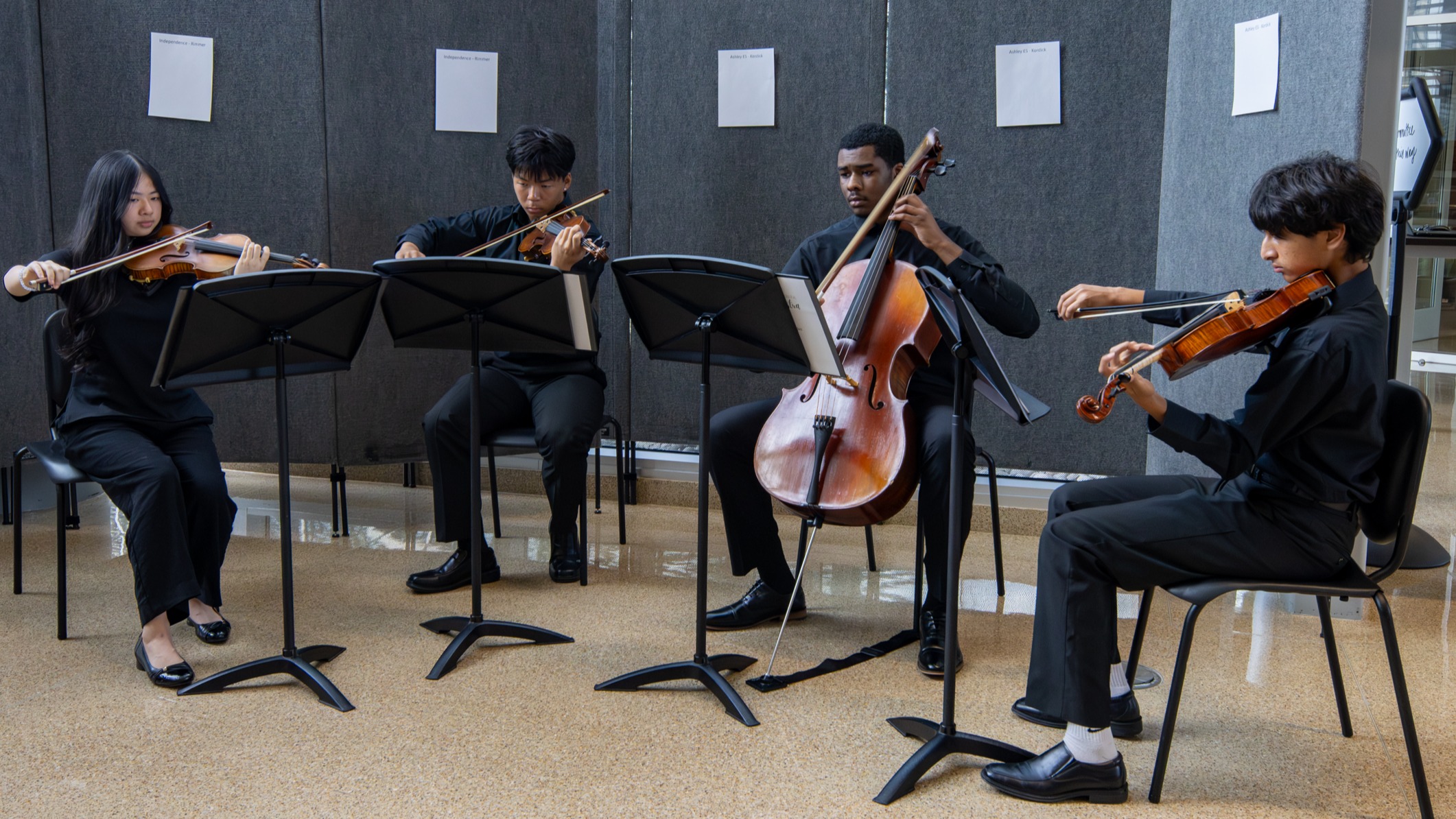 studets playing instruments