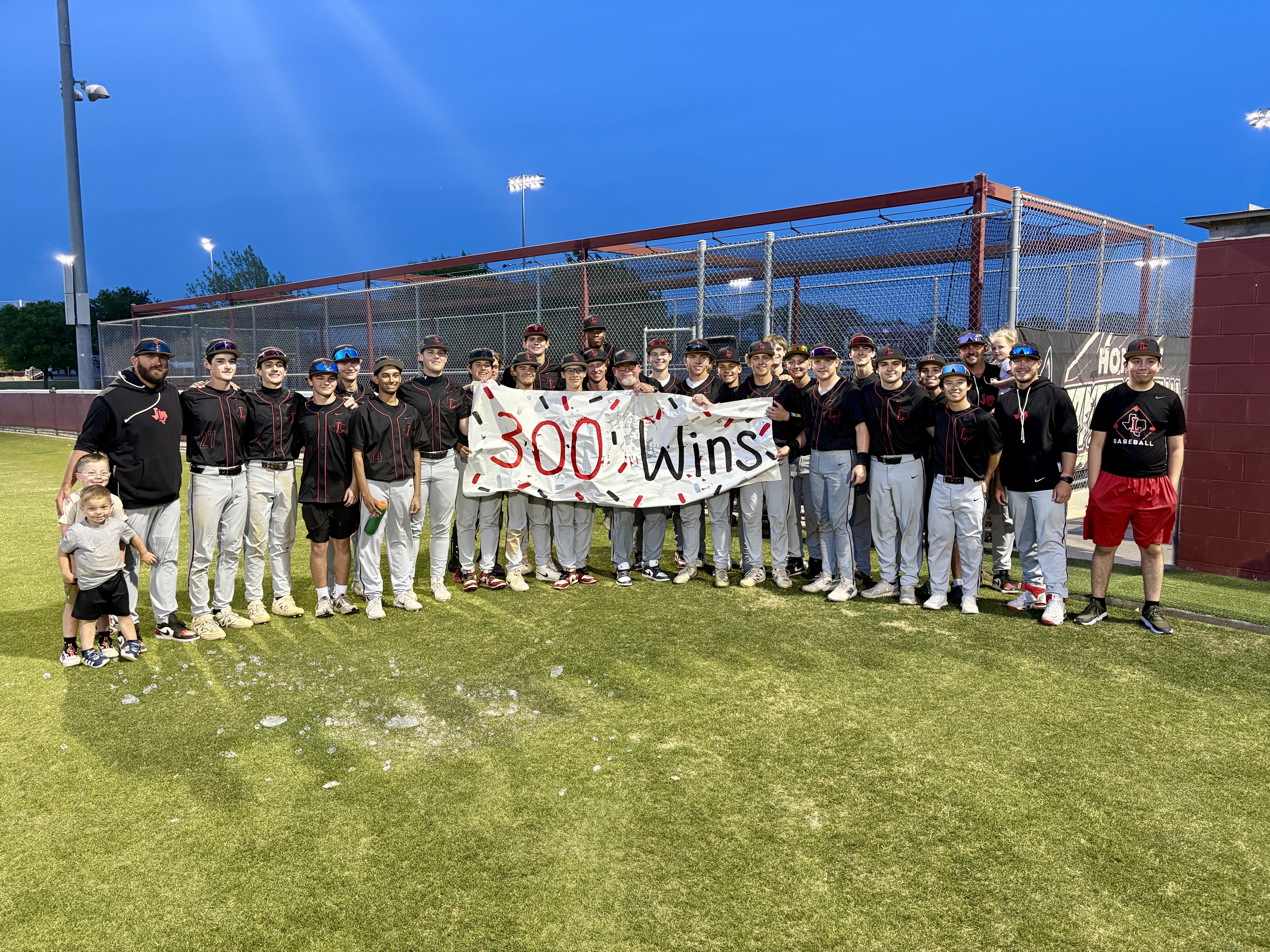 a group photo of baseball players