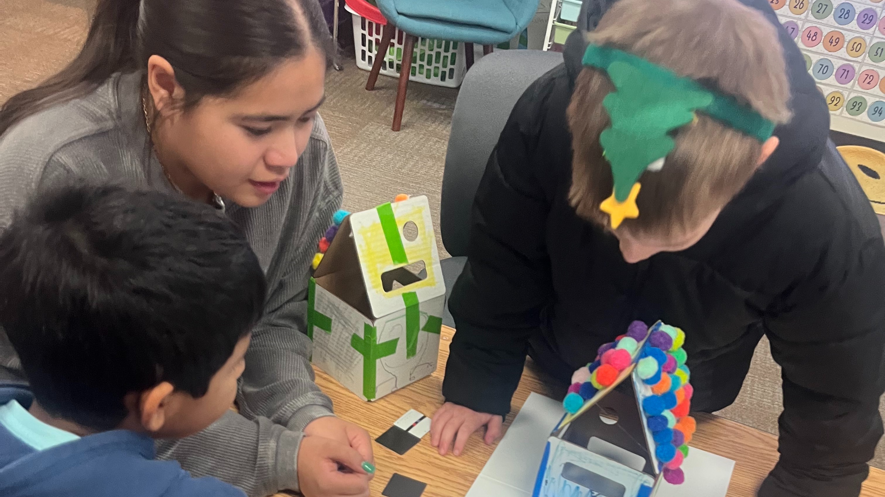 Lonestar Student working with elementary students