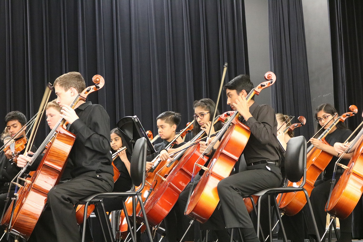 Students playing intstruments in the orchestra