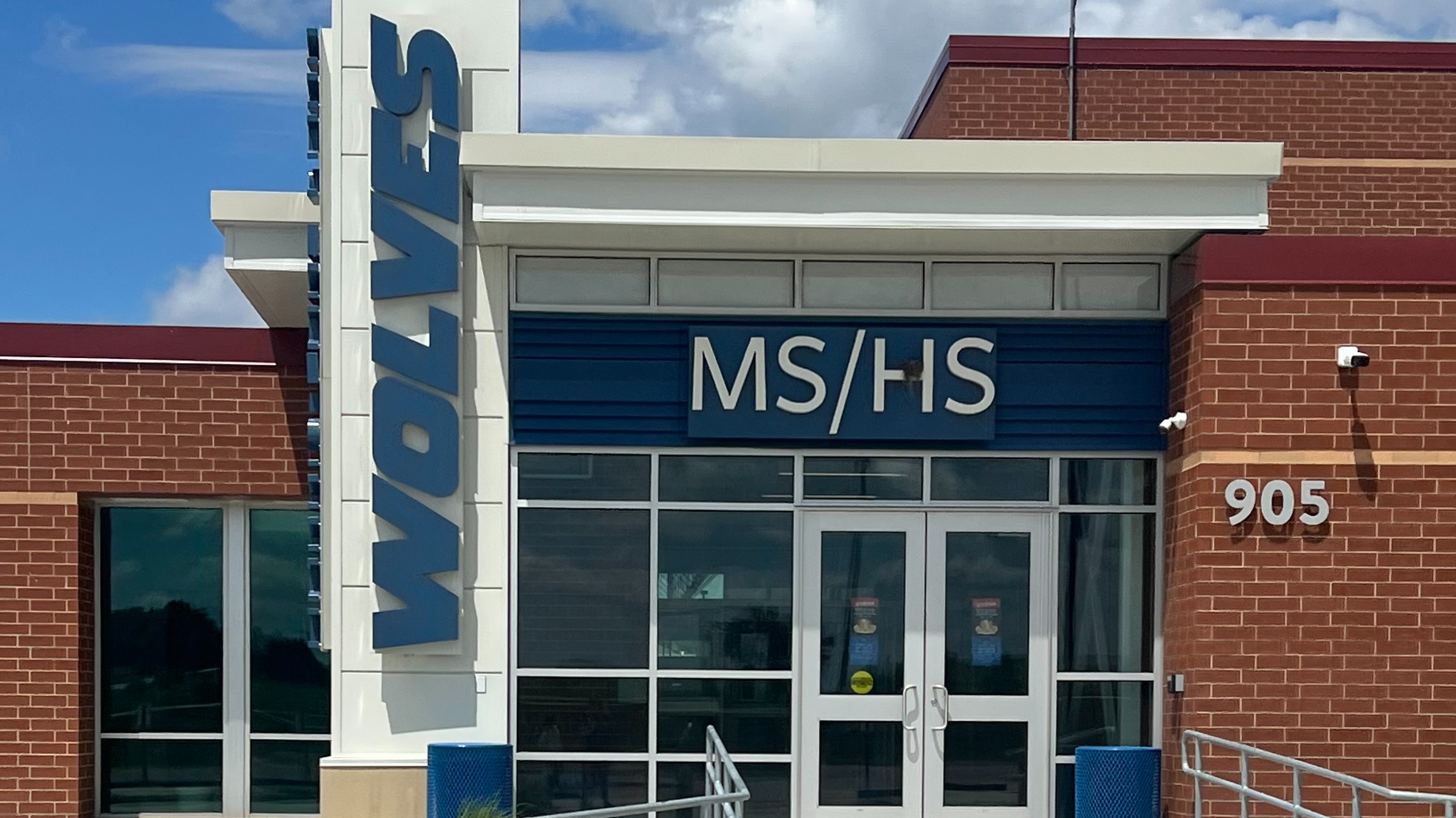 MS HS WOLVES ENTRANCE