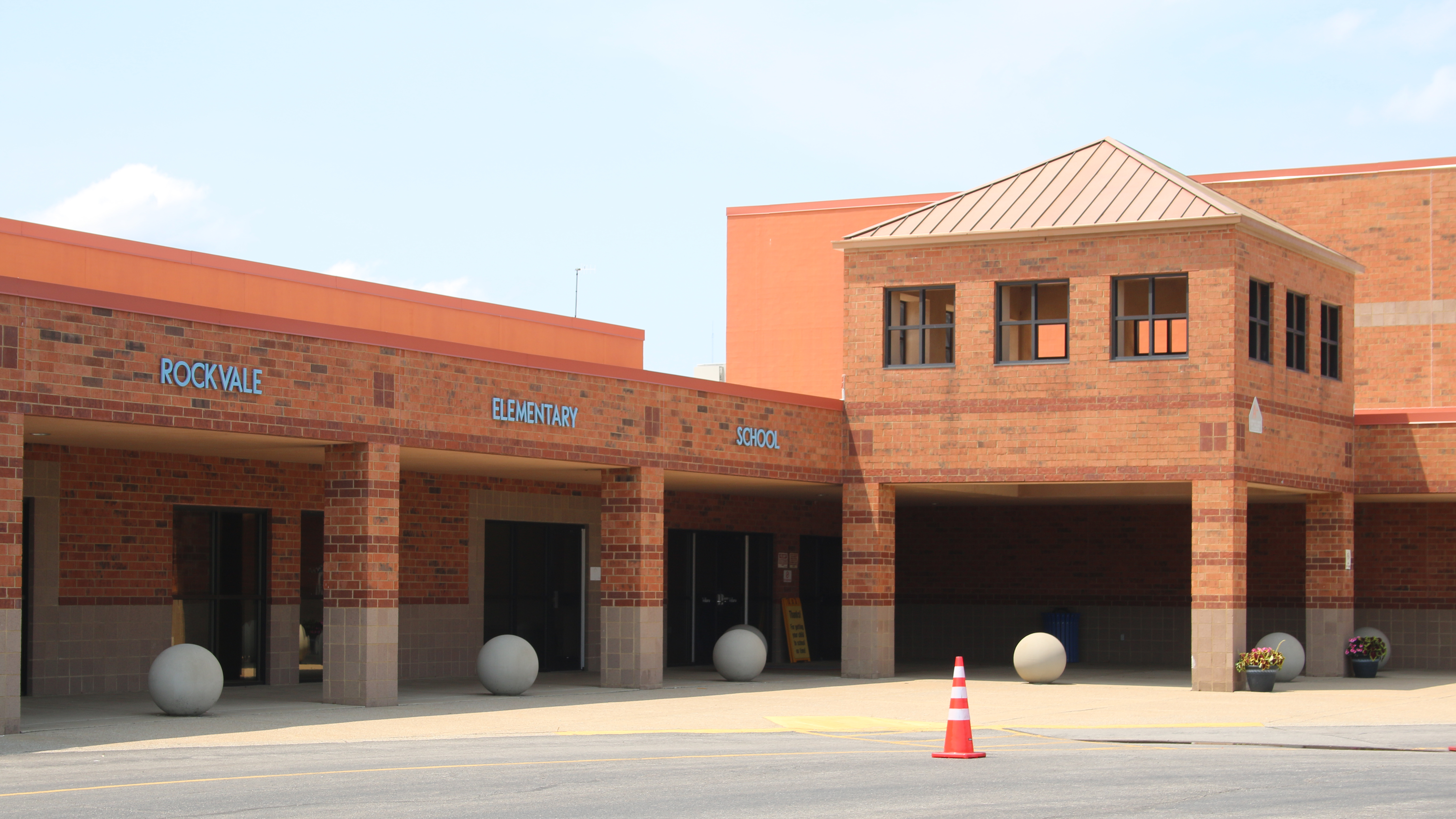 Brick school building with words Rockvale Elementary School in blue font