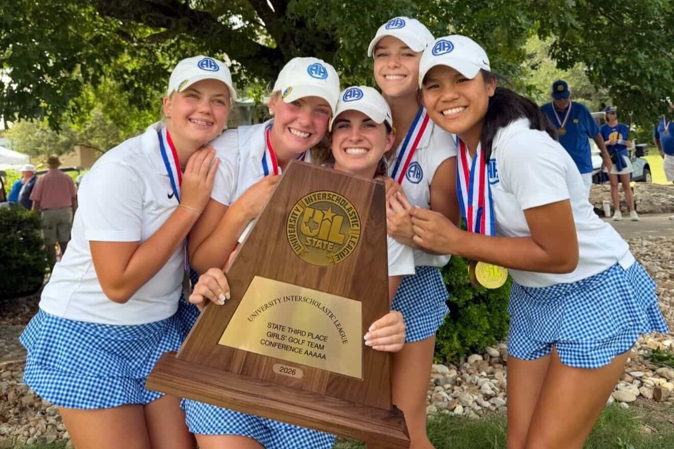 State golfers pose with trophy