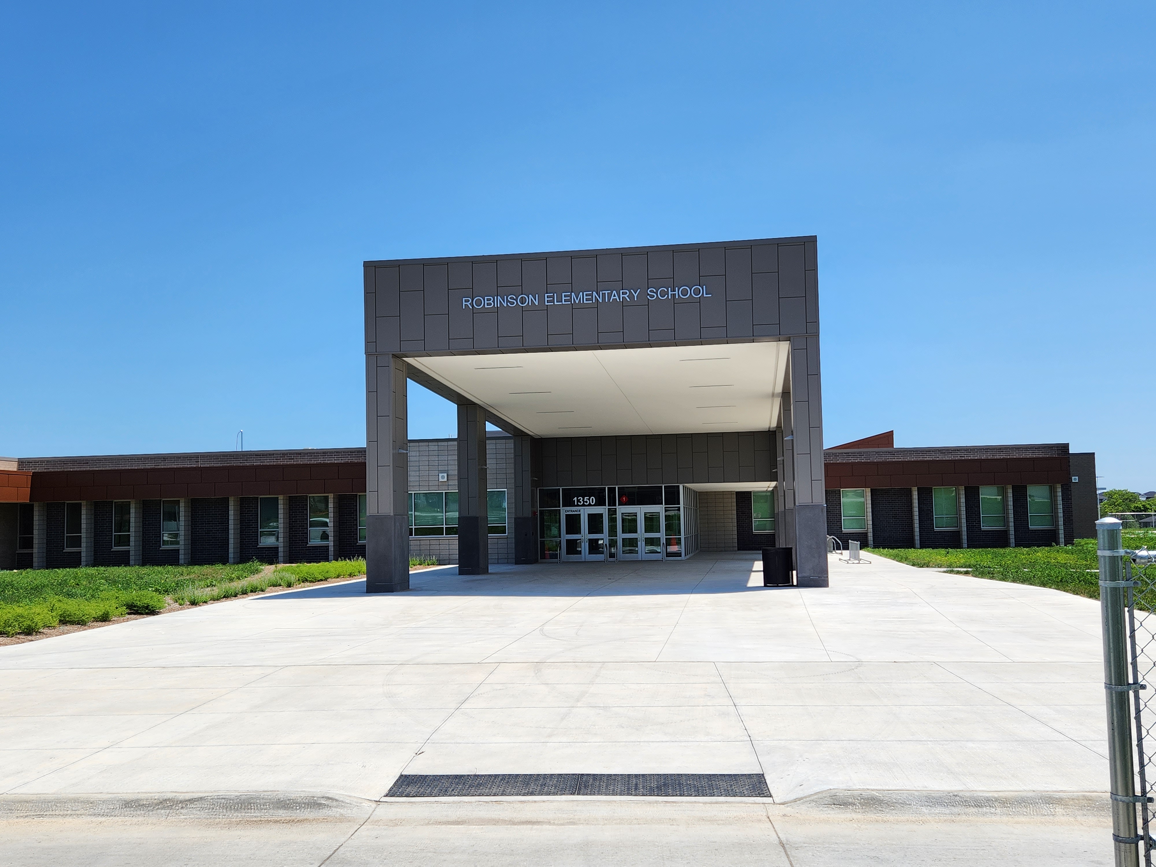 Front entrance of Robinson Elementary school