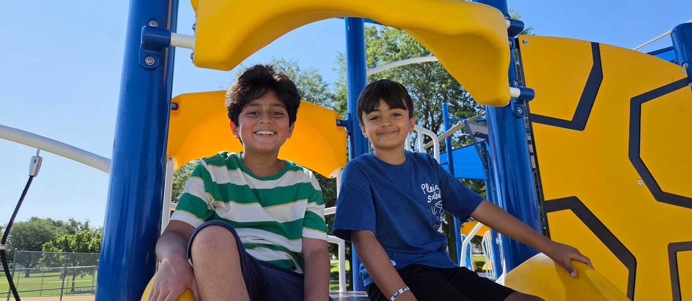 4th grade students  on slide