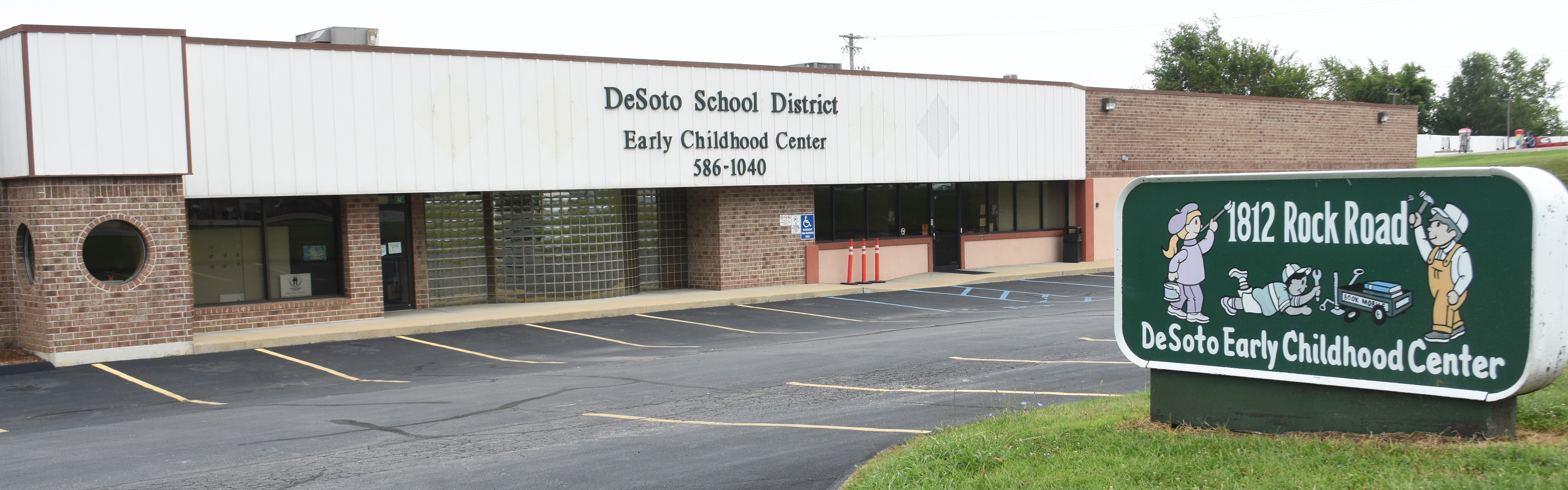 Photo of school building