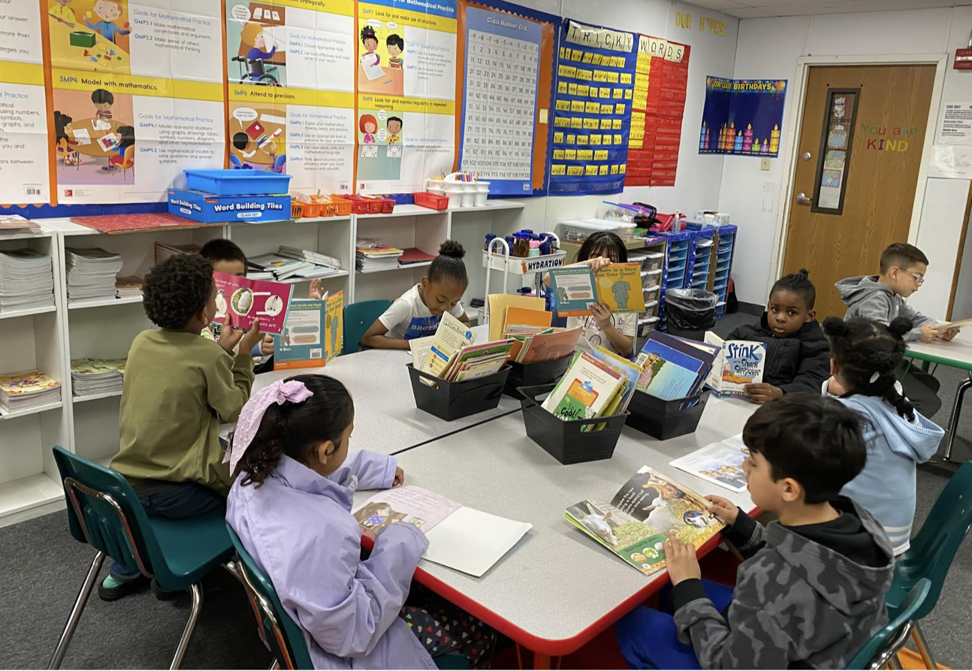 Glen Flora 1st grade students reading books