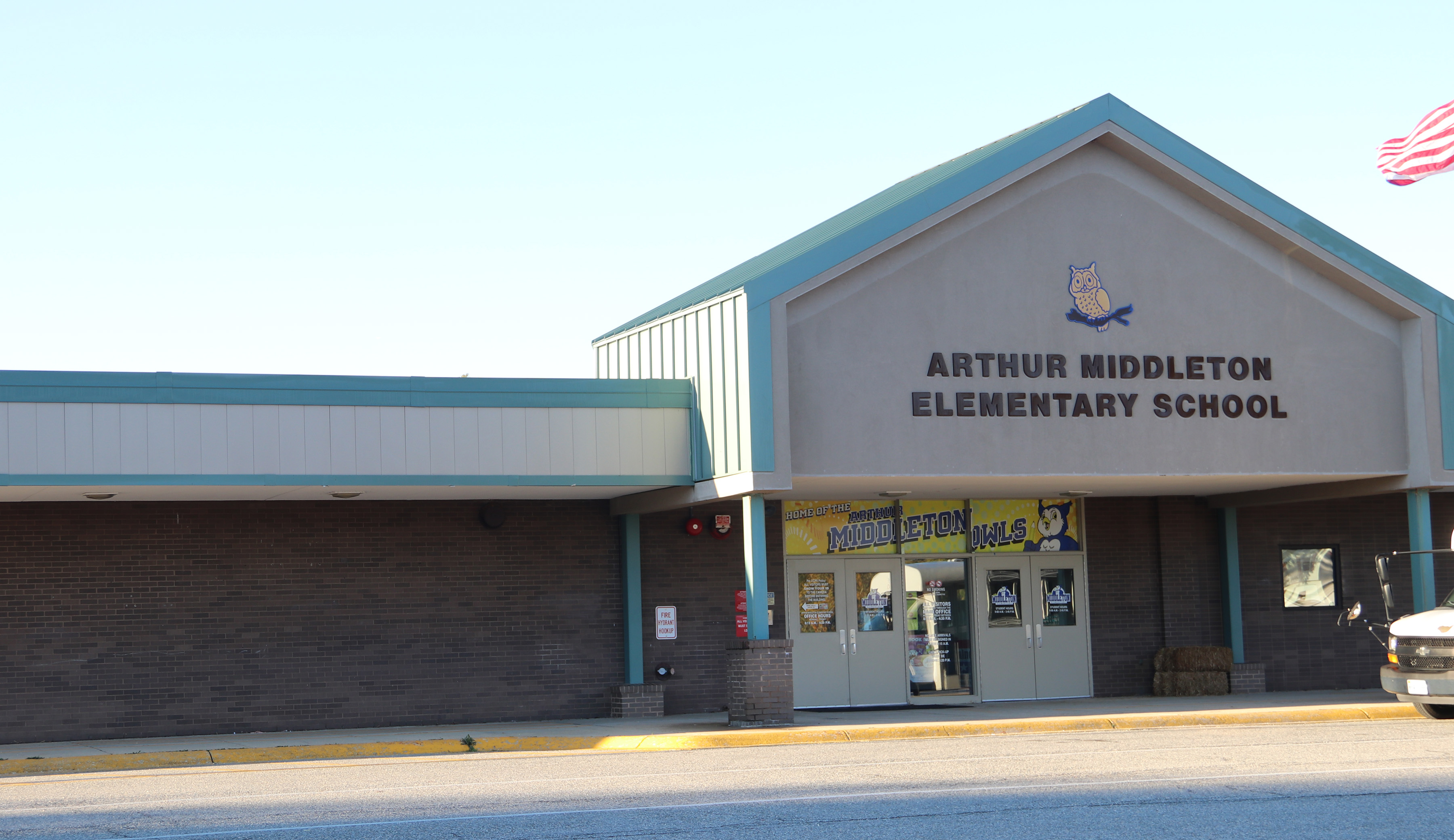 The front entrance of Authur Middleton Elementary School