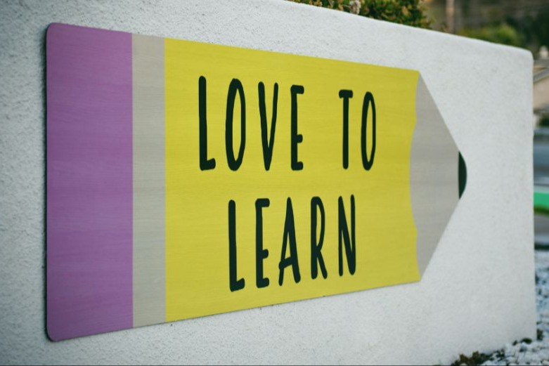 love to learn sign
