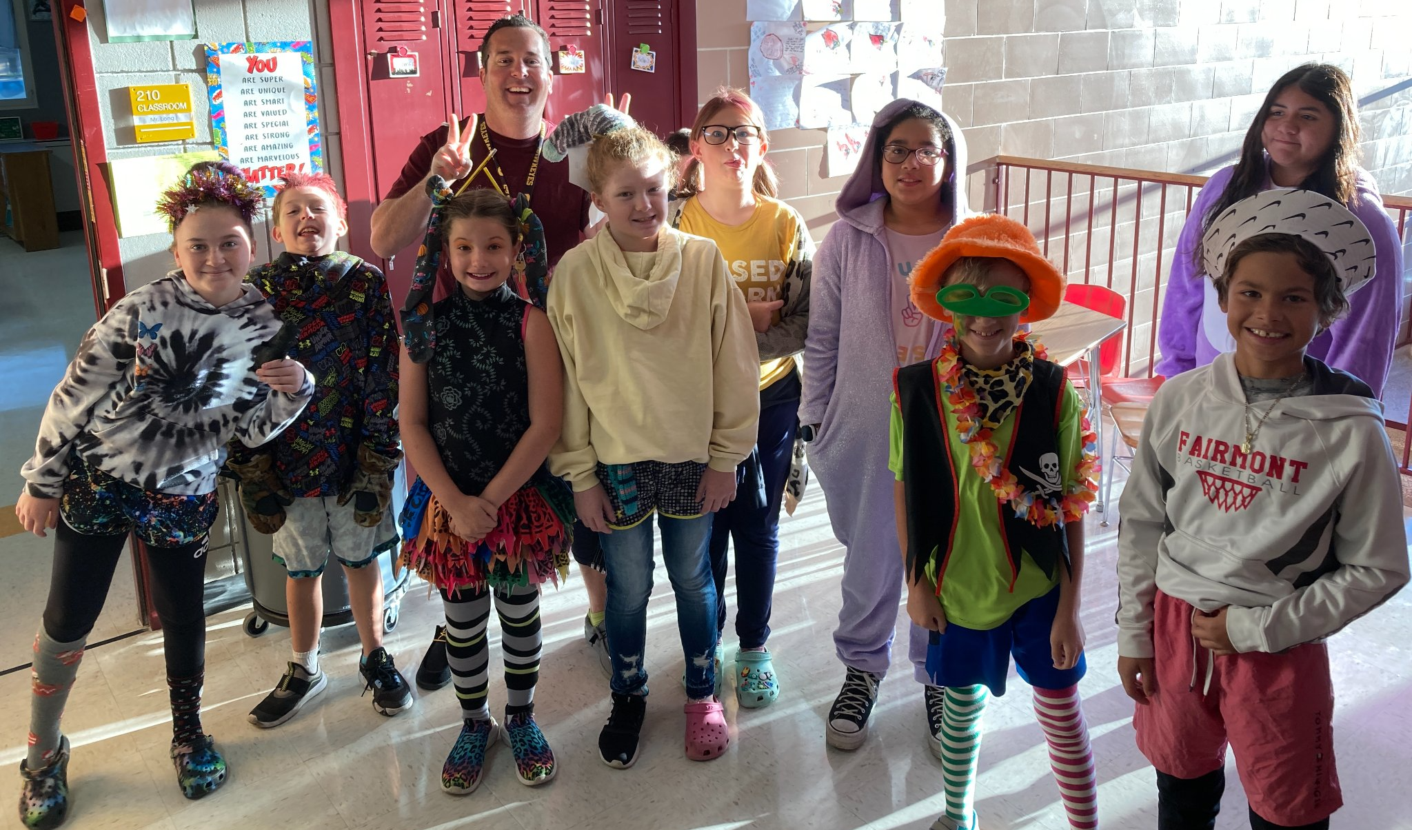 Homecoming dress up elementary students 