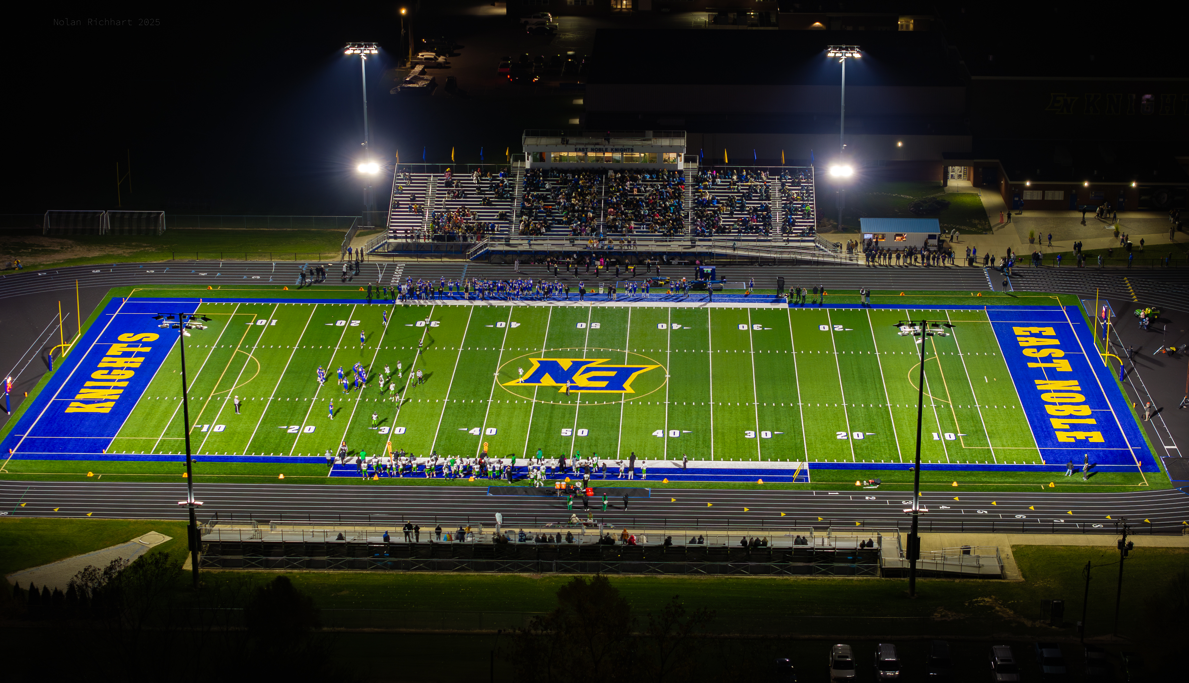 EN football field at night