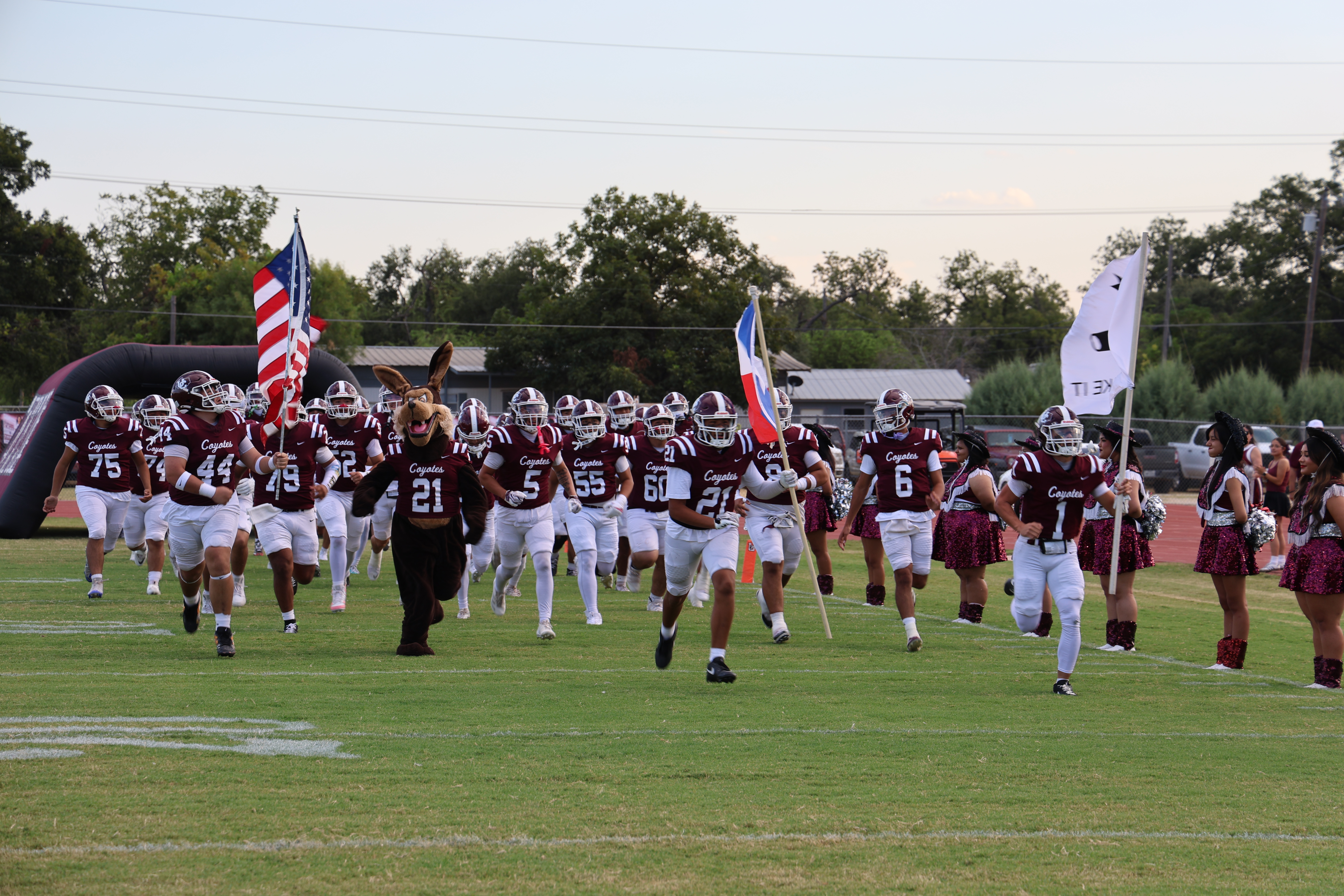 Coyotes open the season with 40-15 over Wildcats