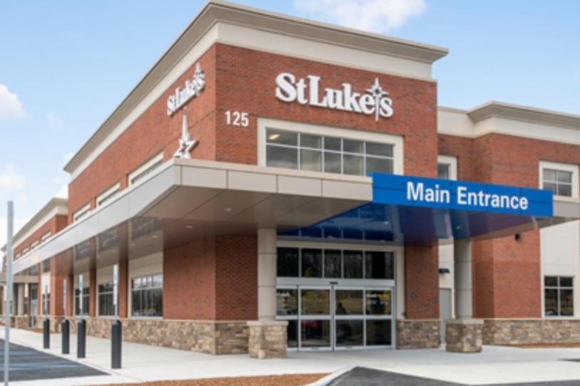 Exterior of a St. Luke's Health building. Blue awning above the entrance reads "Main Entrance".