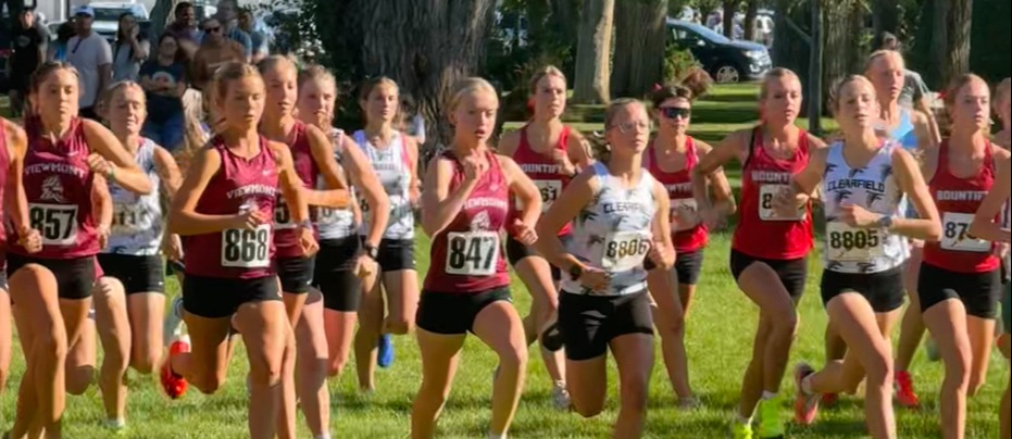 Girls Cross Country Runners
