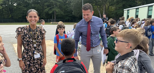Students w. principal first day of school