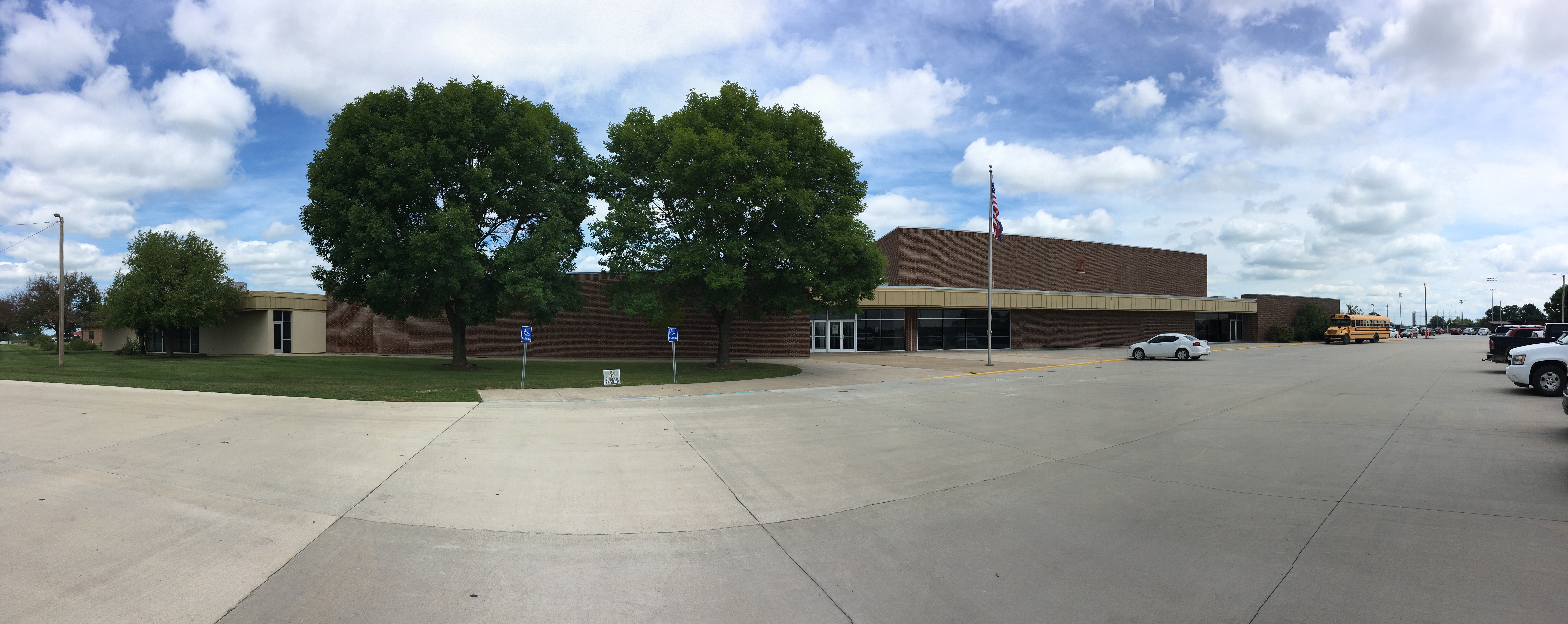 Picture of the front of Highland High School