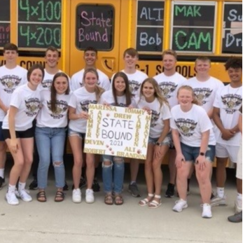 Softball team holding "Drew state bound"