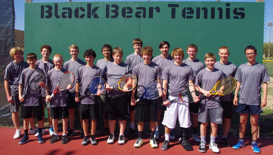 Photo of the members of the Tennis club