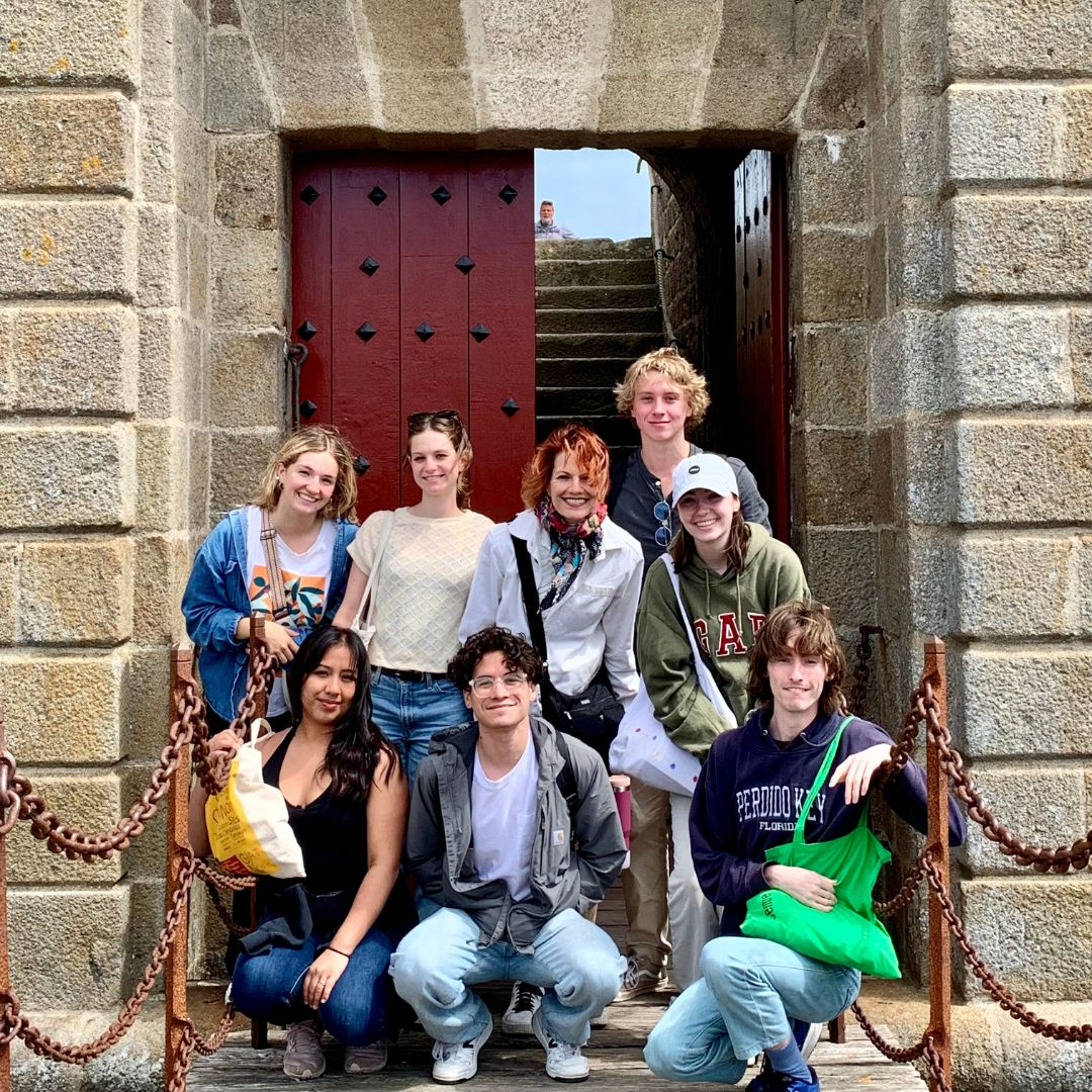 Hendrix-in-Tours group at castle