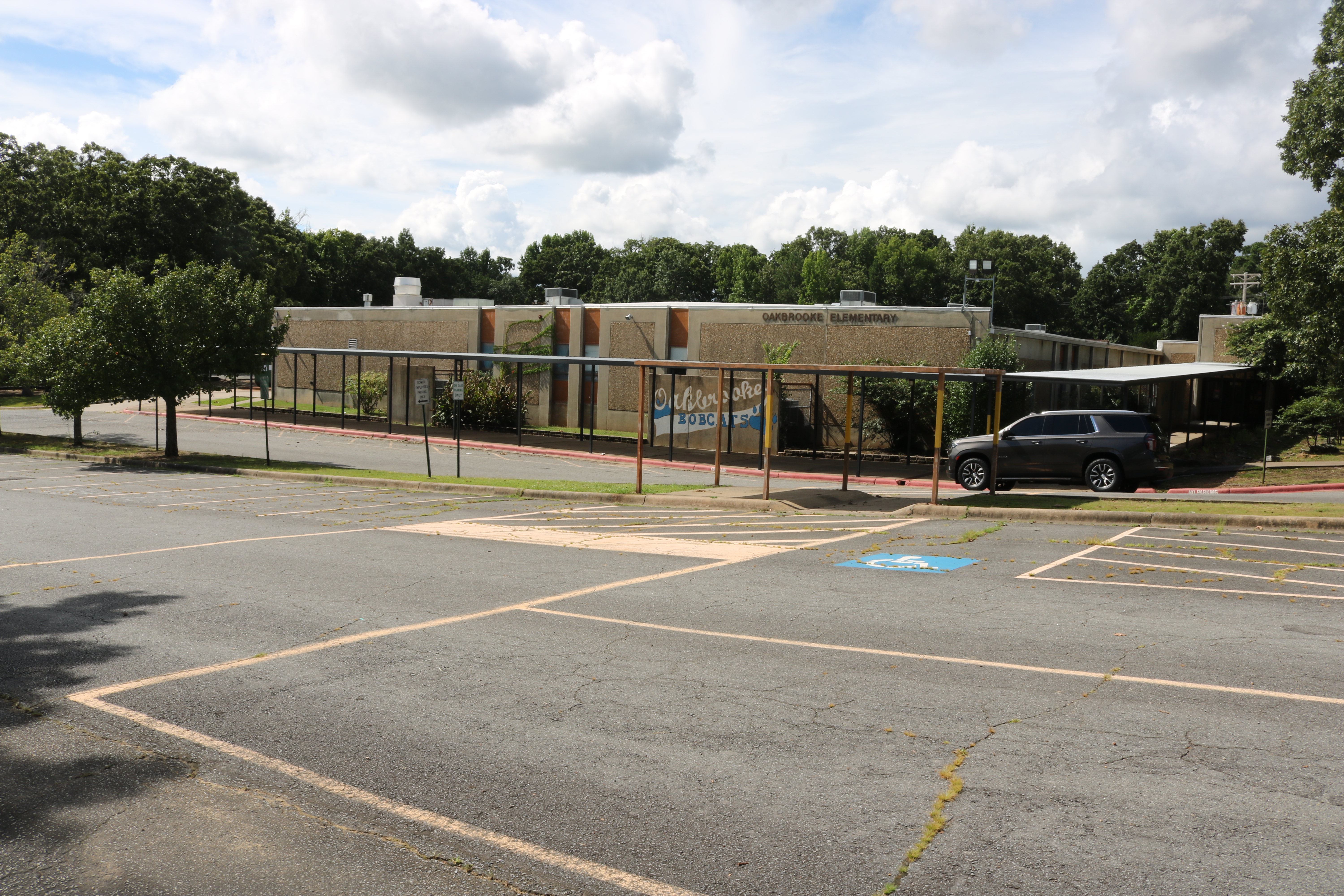 Exterior of Oakbrooke Elementary