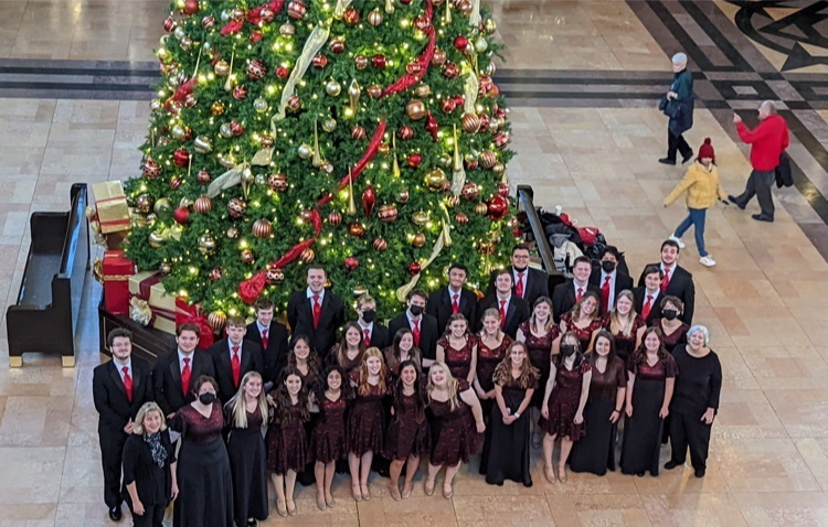 Chamber Choir and Cytones performing at Union Station