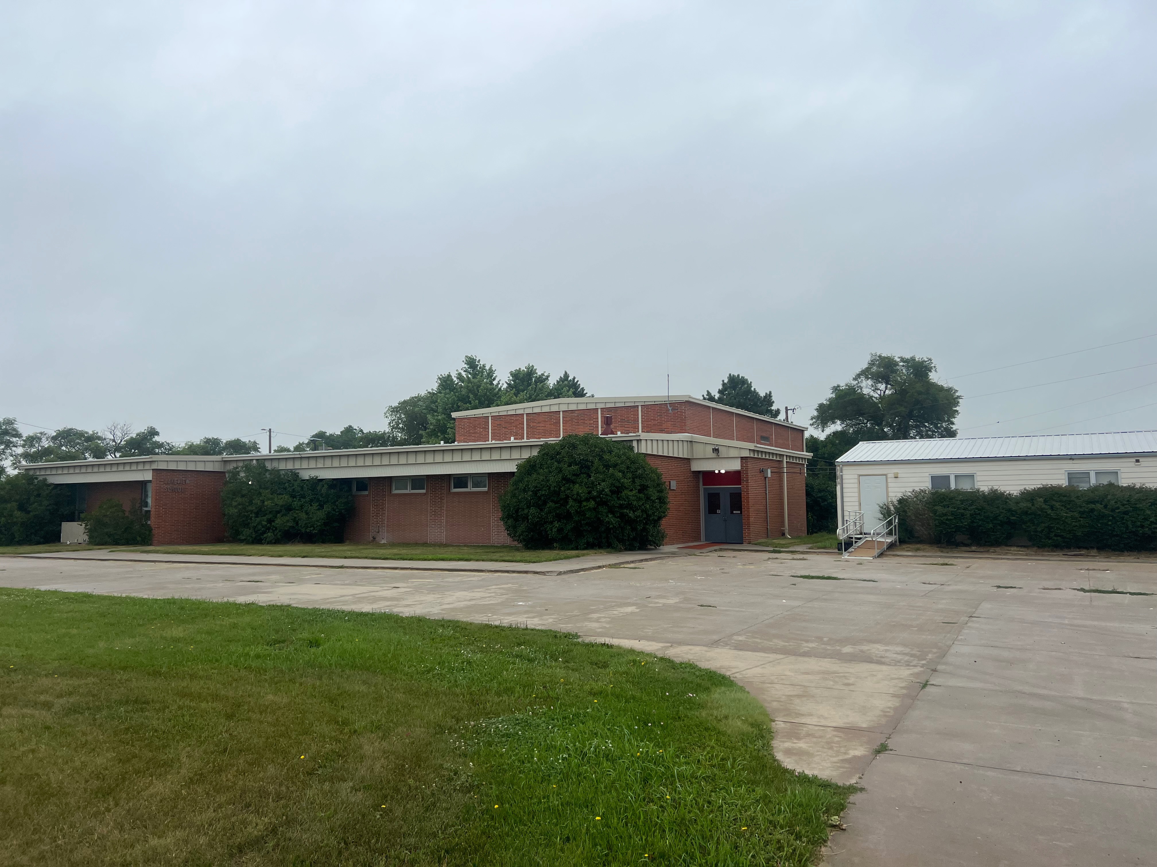 A photo of the LAKEVIEW SCHOOL.