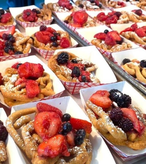 Dutch Waffles with berries and powdered sugar