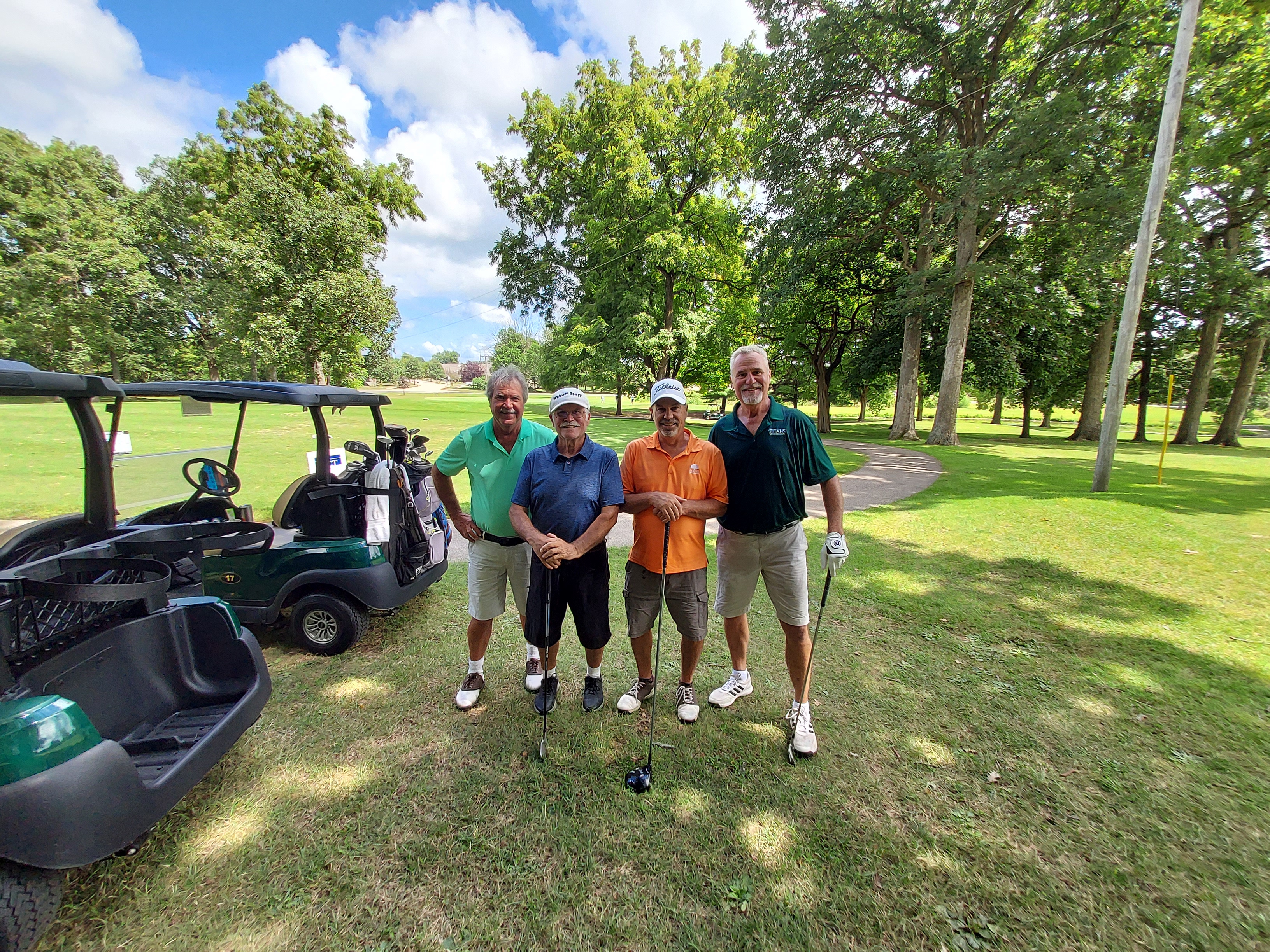 Dave Horn golfing