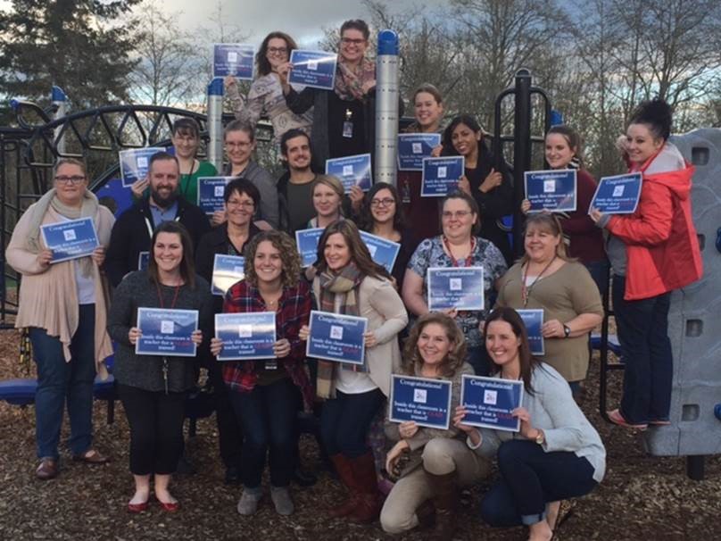 Photo of the teachers with their diplomas.