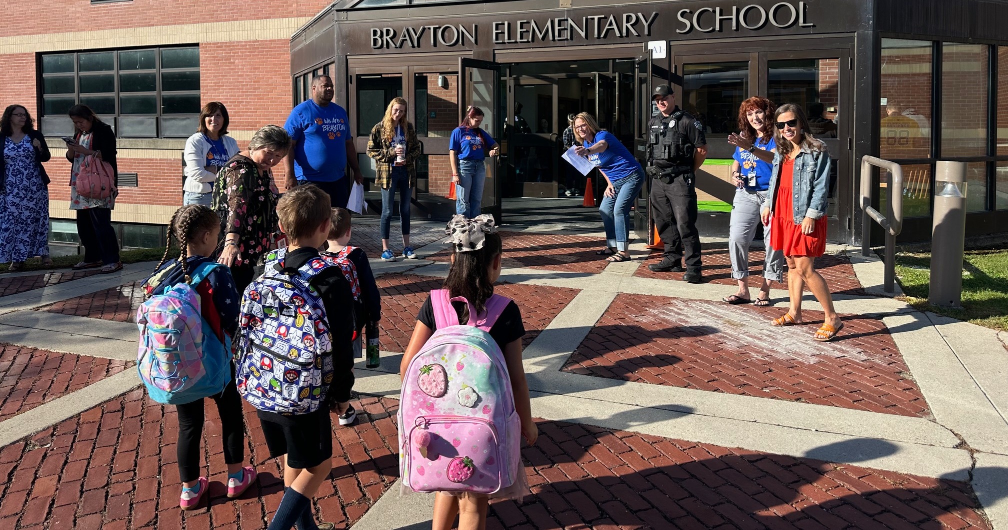 Students arriving to school
