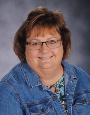 A photo of Leah Maves.