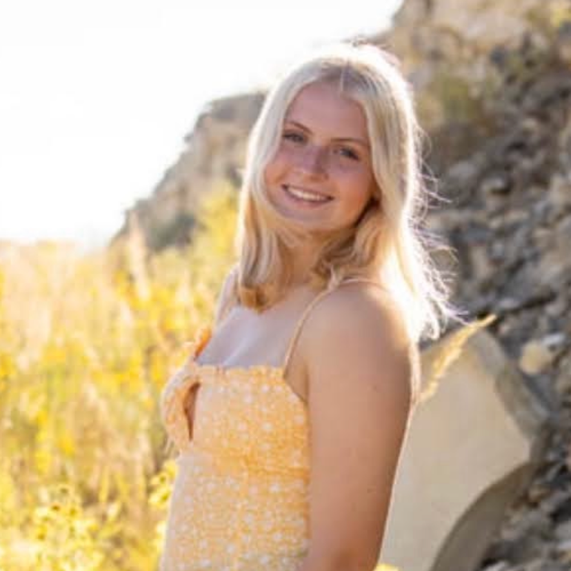 Aydan Dill Senior Picture