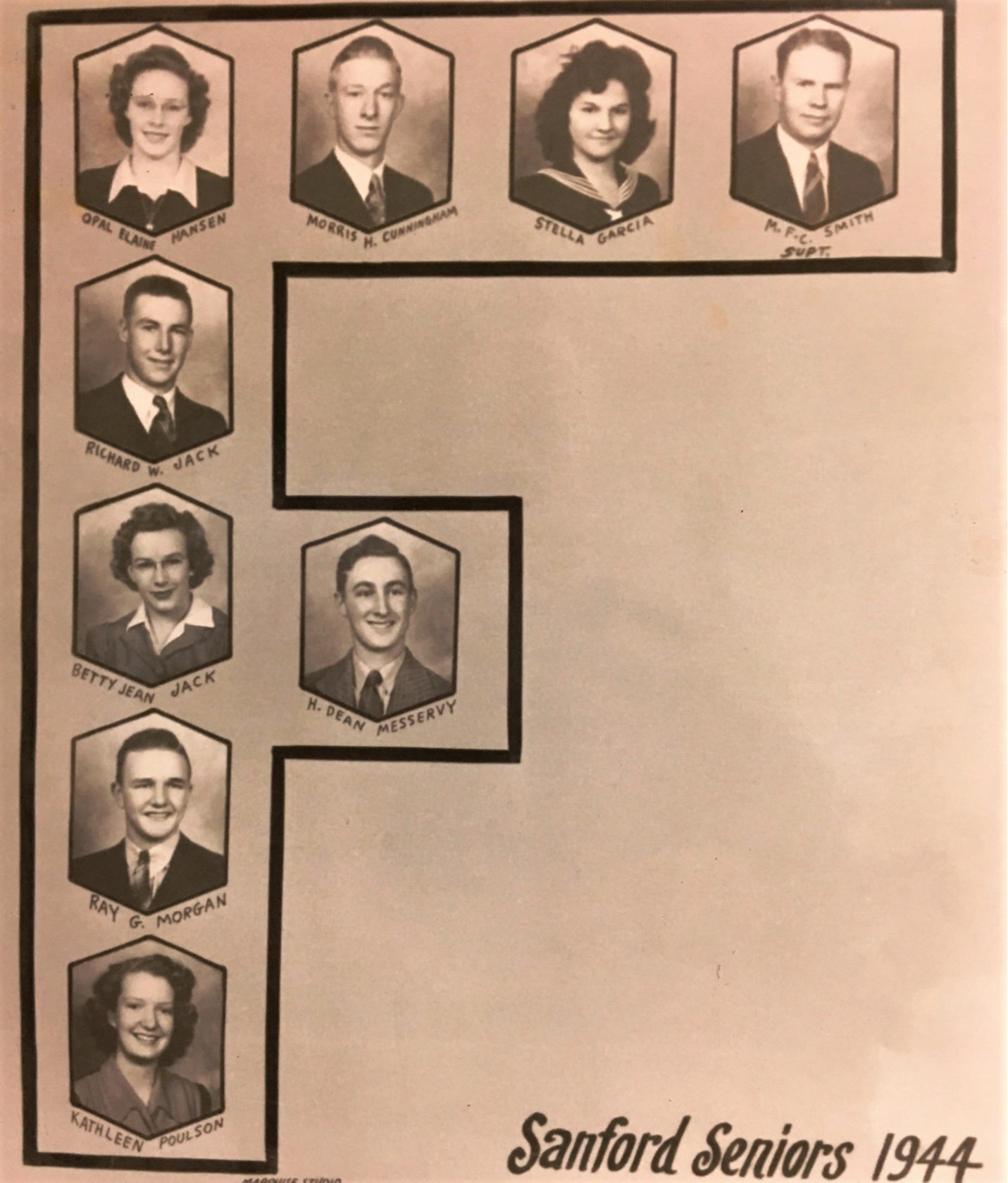 a photo of the seniors from the class of 1944
