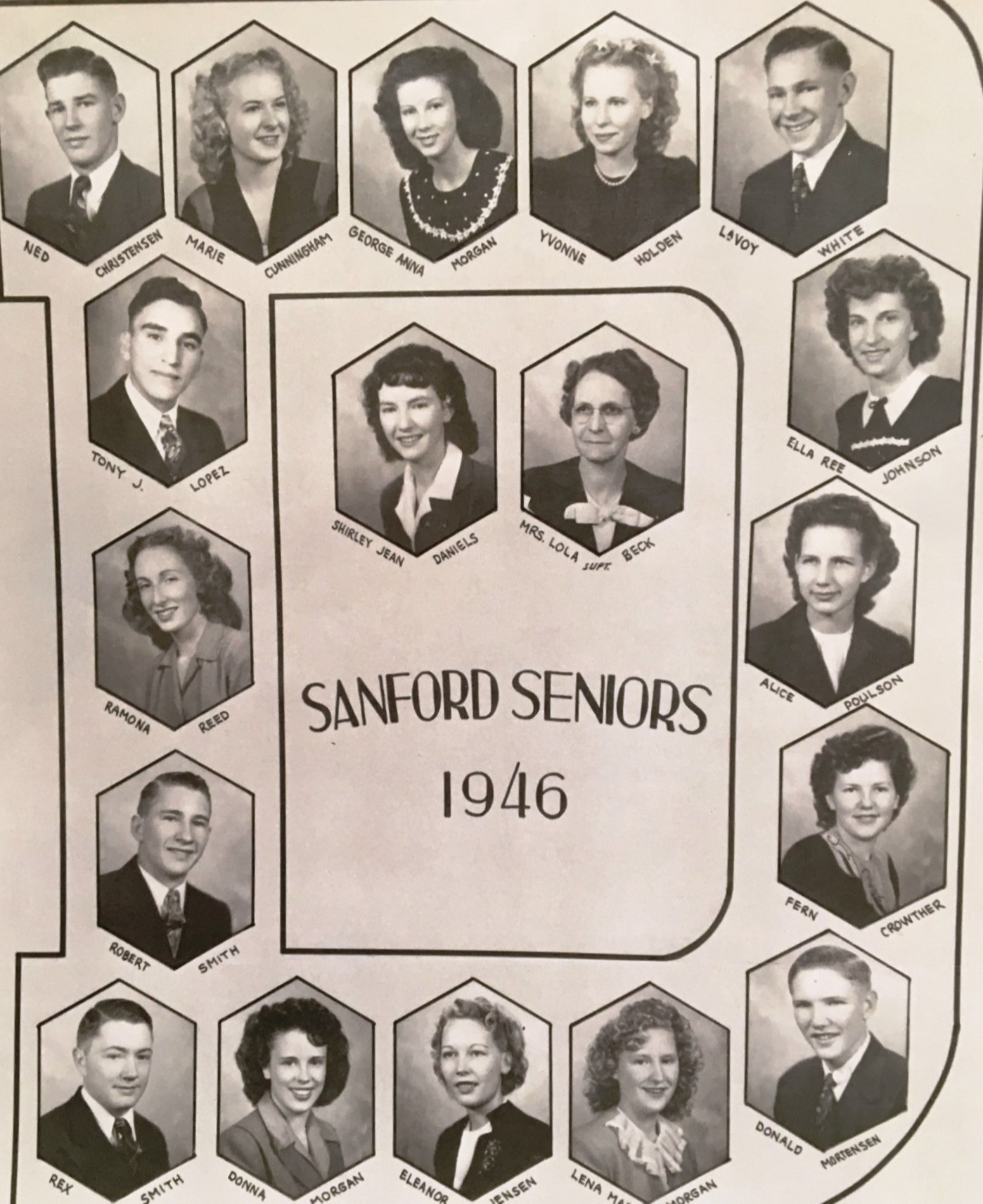 a photo of the seniors from the class of 1946