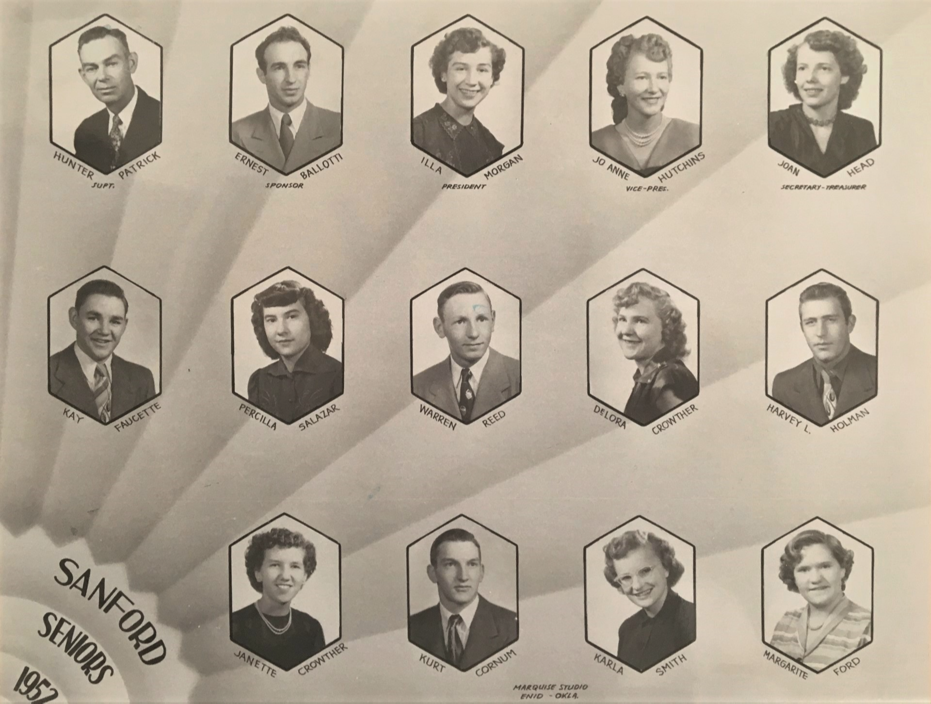 a photo of the seniors from the class of 1952