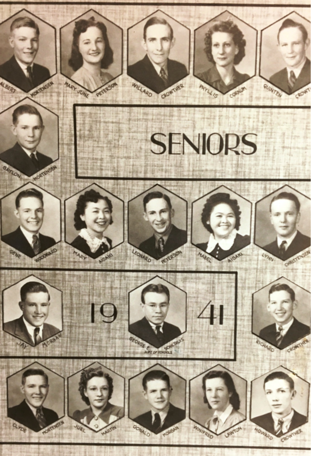 a photo of the seniors from the class of 1941