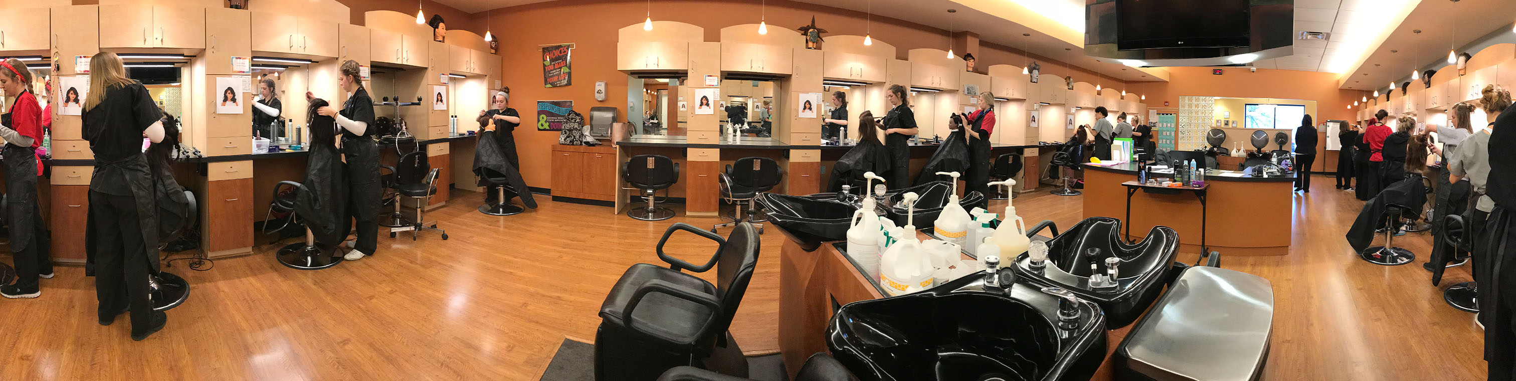 Cosmetology Lab filled with students