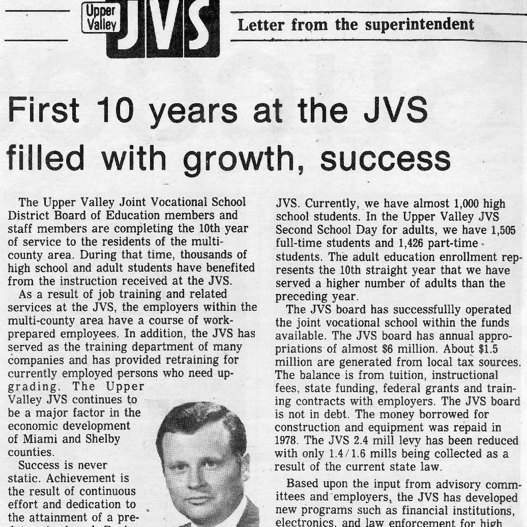 Newspaper article about the 10th anniversary of a school. A man in a suit is featured. Year is 1985.