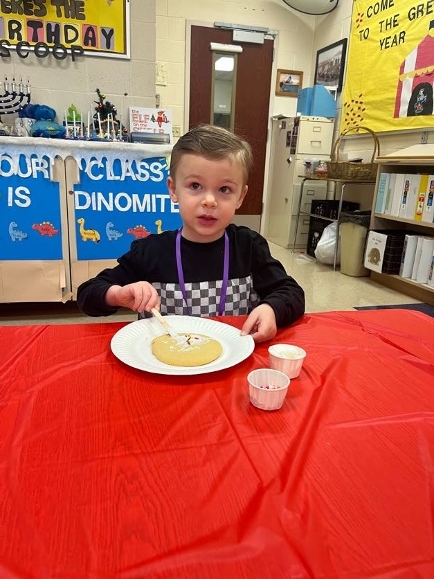 preschool student eating