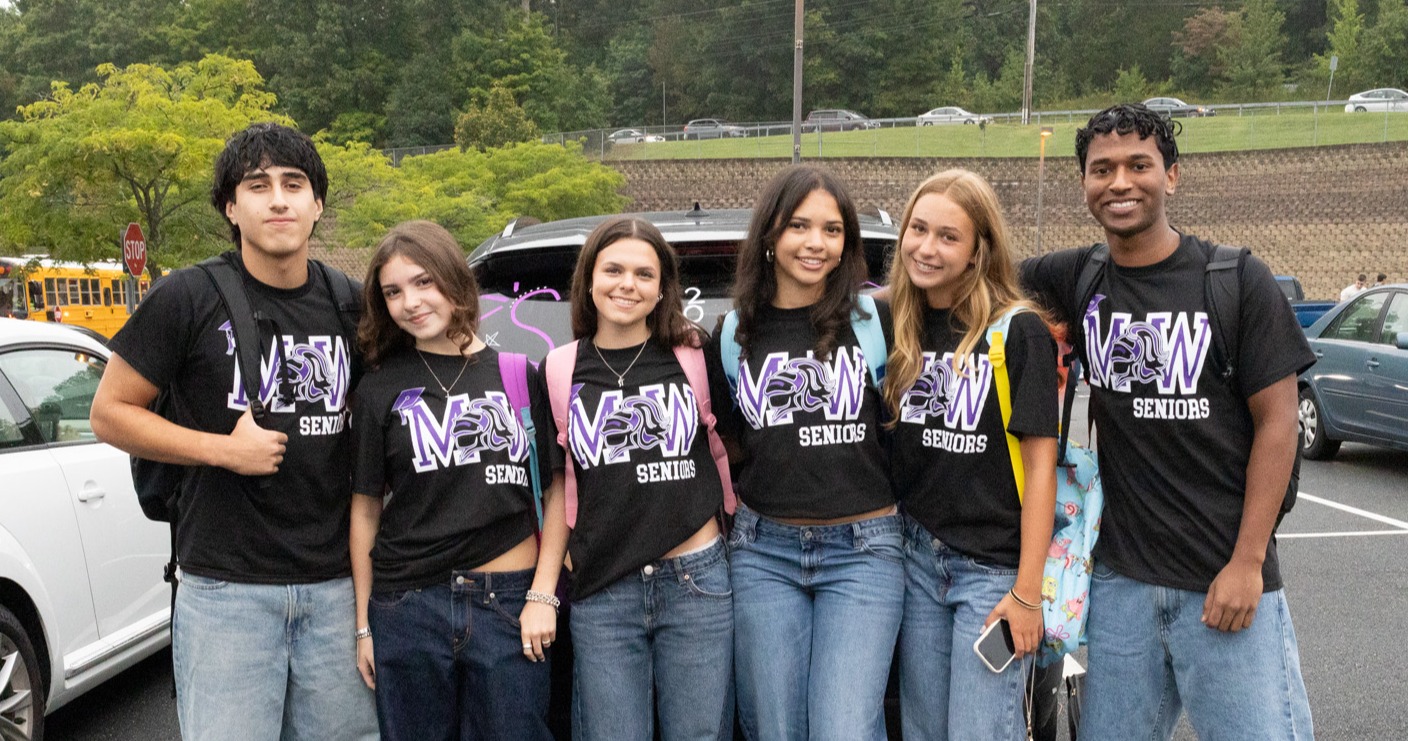 seniors gather in their class tshirts