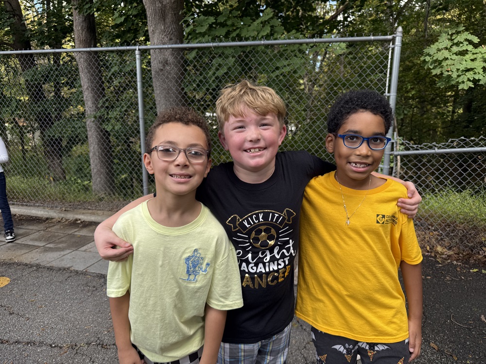 north main students wearing gold for pediatric cancer day