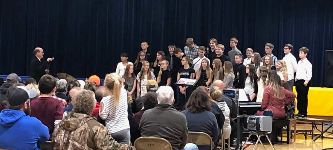 A photo of the Grygla Schools chorus.